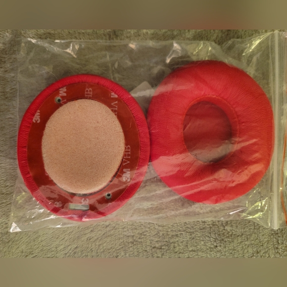 3M VHB Beats Solo 3 Headphone Replacement Ear Pads In Red - Picture 1 of 2